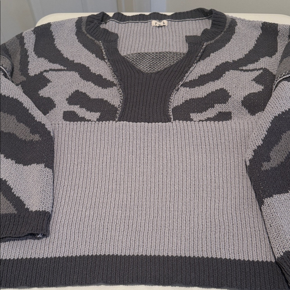 POL Charcoal & Light Gray Oversized Relaxed Boxy VNeck Sweater Medium - Picture 8 of 16